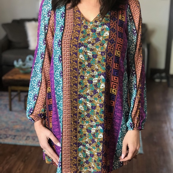 InTu. Cut-Out Sleeve Dress - Picture 2 of 6